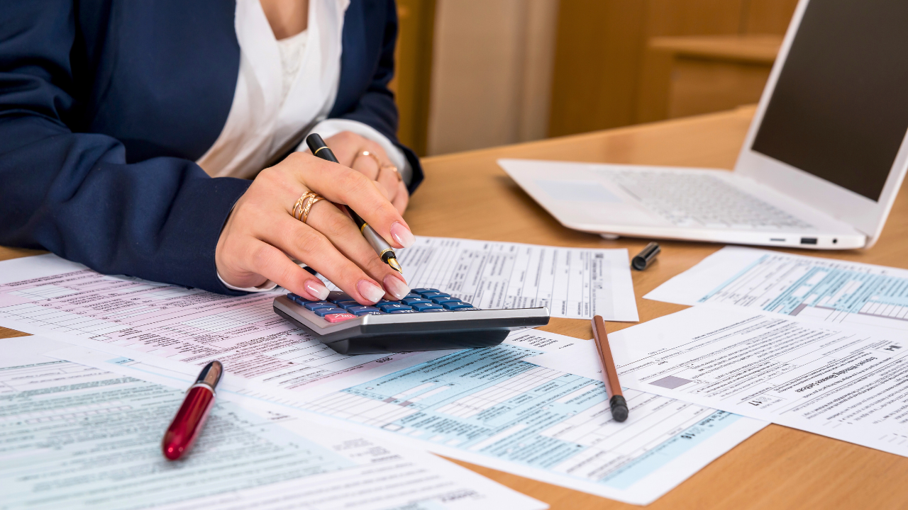 Confused about gross receipts tax? Our guide for companies breaks it down. Discover which states impose it, how to calculate it, and stay compliant.